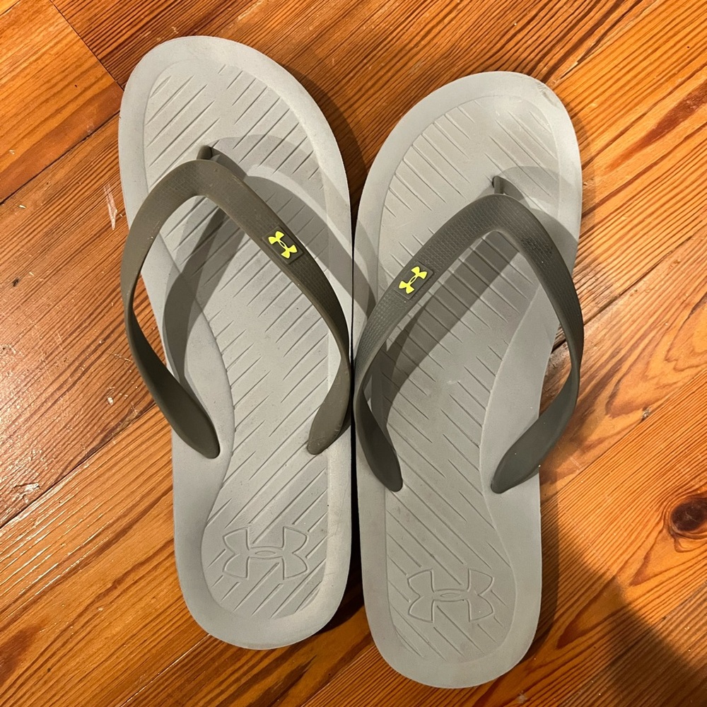 Under Armour Men’s size 10-11 Flip Flops